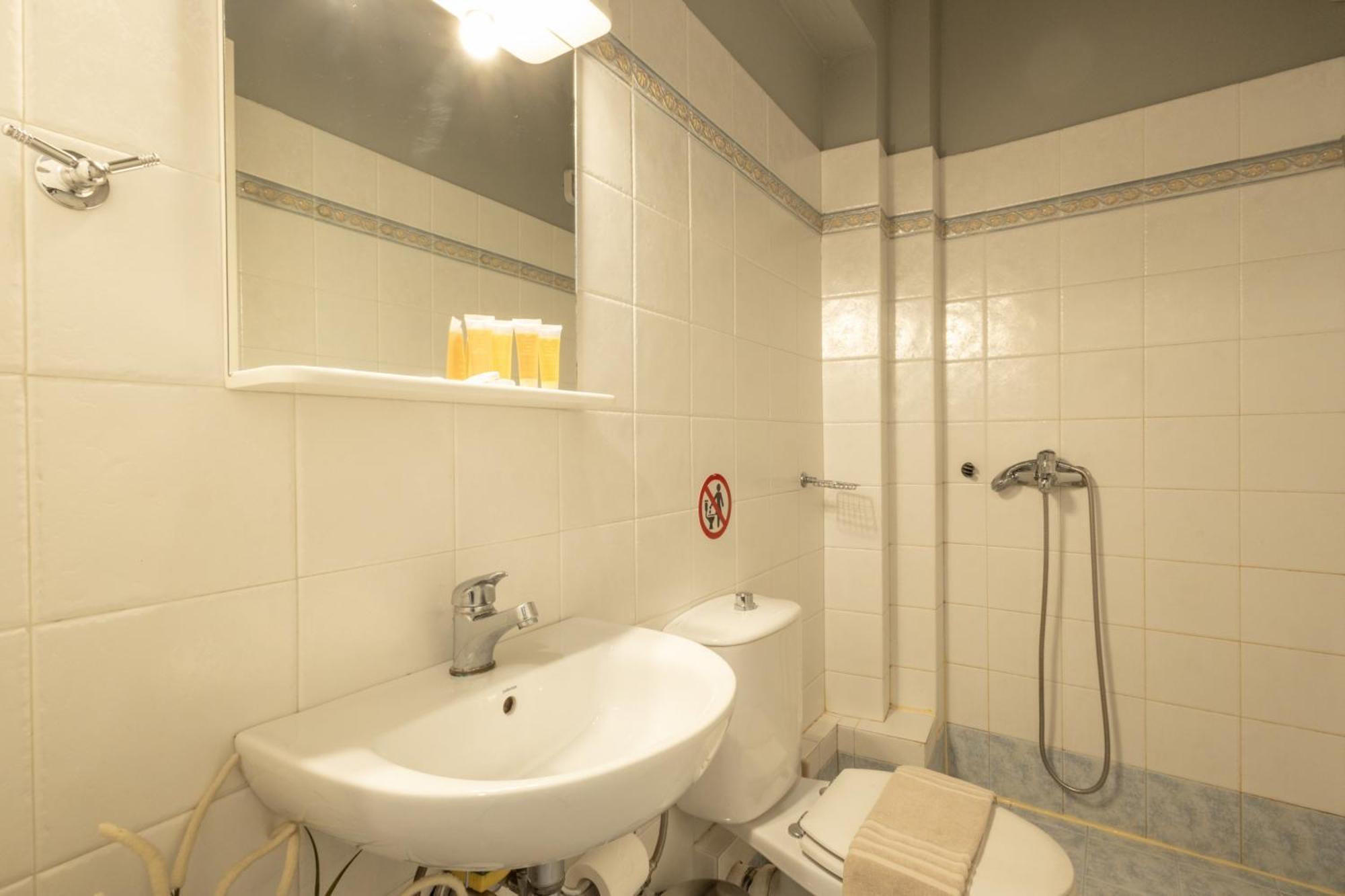 Renovated 3 Bedroom Apt With Acropolis View Athens Exterior photo