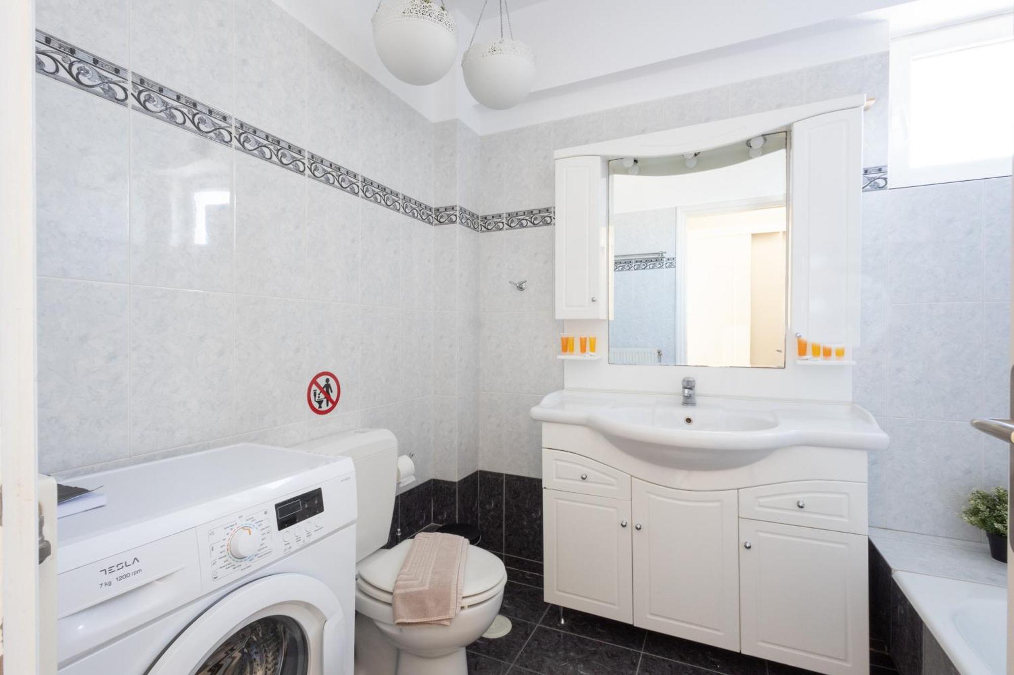 Renovated 3 Bedroom Apt With Acropolis View Athens Exterior photo